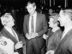 Interviu autorius (dešinėje) su žurnalistais Algimantu Čekuoliu (kairėje) ir Justu Vincu Paleckiu. 1987 m.