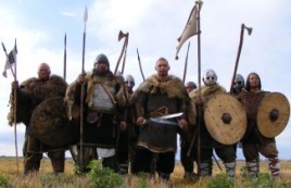 Žygio dalyvius lydės autentiška apranga vilkintys senovės baltų kovos brolijos „Vilkatlakai" nariai