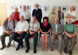 Po parodos atidarymo Albertas Vaidila (sėdi centre) su kolegomis žurnalistais. Autoriaus nuotrauka