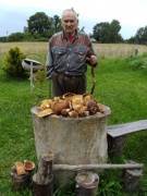 Romas Sadauskas savo sodyboje Demeniškių kaime
