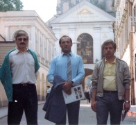 V. Geskinas, M. Tolbojevas ir B. Čekanauskas (kairėje) prie Aušros vartų 1989-ųjų gegužę. Jurijaus Prichodkos nuotr.  