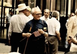 Nuotraukoje – Amerikos lietuvių tarybos (ALT) kasmetinė parengta tautų demonstracija Čikagos Dauntaune, priekyje stovi K. Ėringis, 1988 m. birželio 14 d.;